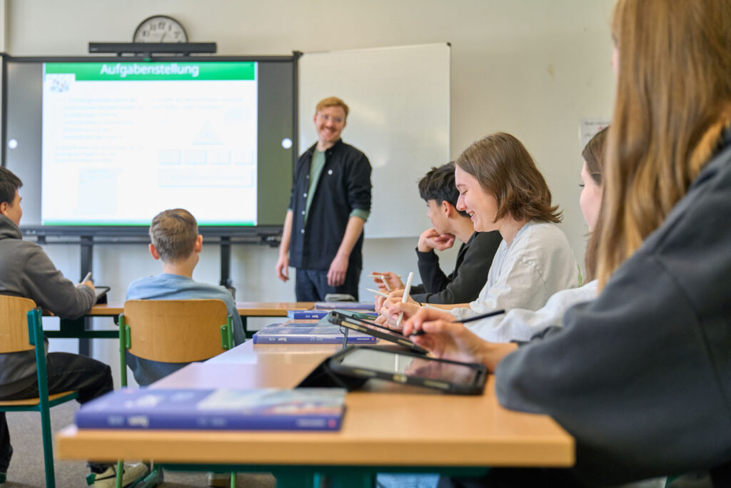 Das Bild zeigt eine Unterrichtsszene am Gymnasium Wermelskirchen
