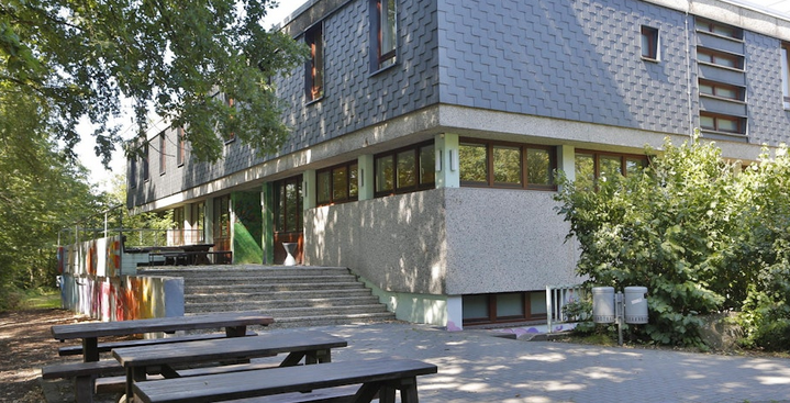 Hinweis: Das Foto zeigt die malerische Jugendherberge Lindlar, in der die Probenfahrt stattfand.