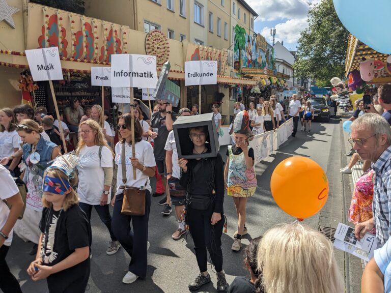 Unsere Schule beim Festumzug 150 Jahre Stadtrechte WK