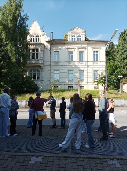 Erinnerung vor Ort: Stolperstein-Führung 4 Erinnerung vor Ort: Stolperstein-Führung 4