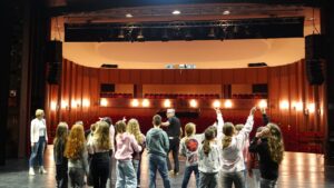 Hinter den Kulissen des Theaters 1