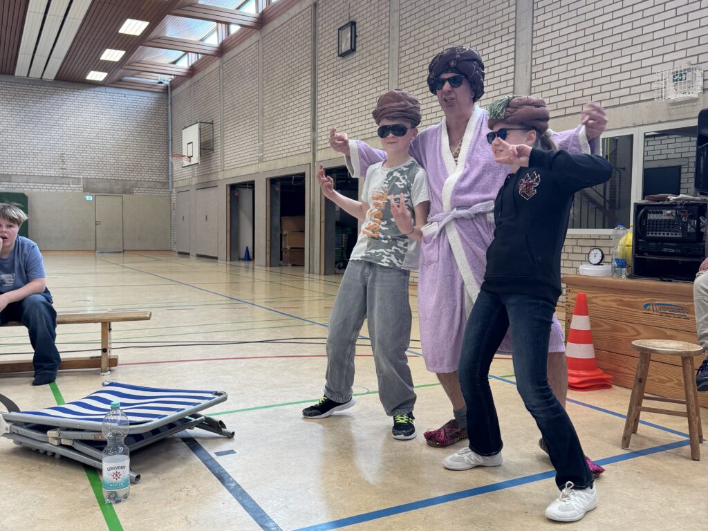 Opern-Action in der Turnhalle 4 Opern-Action in der Turnhalle